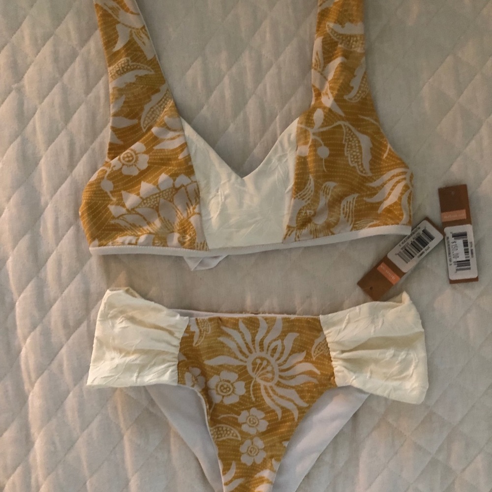 NWT Seea Reversible Bikini  Size Small